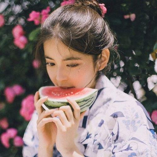 短发吃瓜头像男生,揭秘潮流新宠的时尚态度